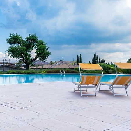 Oleandro Apartment - Featuring A Private Garden And Access To 5 Pools Ντεζεντσάνο ντελ Γκάρντα Εξωτερικό φωτογραφία