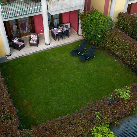 Oleandro Apartment - Featuring A Private Garden And Access To 5 Pools Ντεζεντσάνο ντελ Γκάρντα Εξωτερικό φωτογραφία