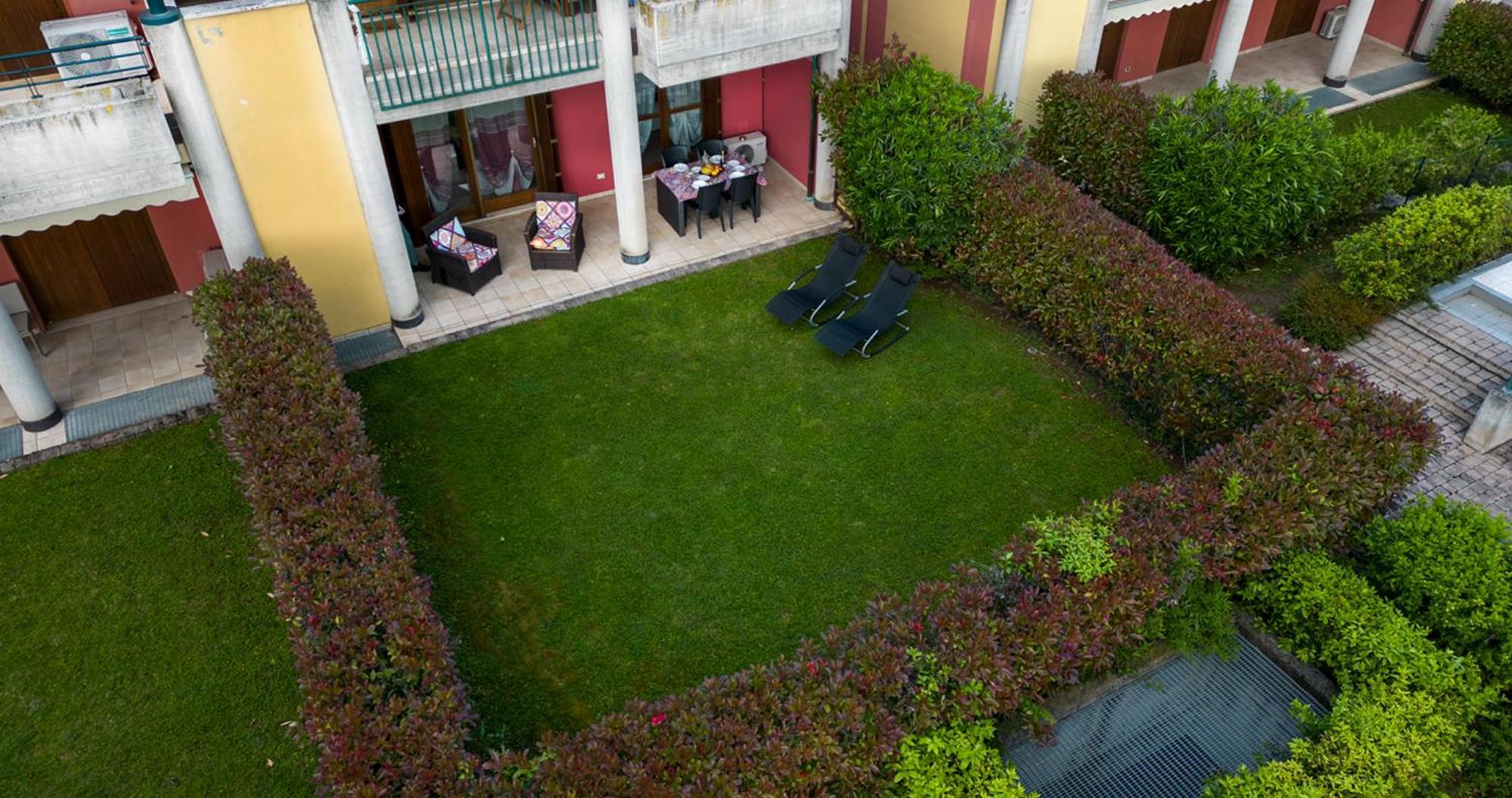 Oleandro Apartment - Featuring A Private Garden And Access To 5 Pools Ντεζεντσάνο ντελ Γκάρντα Εξωτερικό φωτογραφία