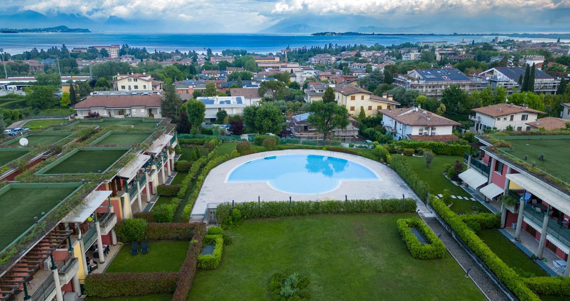 Oleandro Apartment - Featuring A Private Garden And Access To 5 Pools Ντεζεντσάνο ντελ Γκάρντα Εξωτερικό φωτογραφία